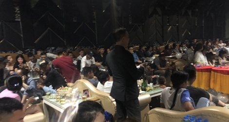 Bị kiểm tra, “dân bay” ném ma túy vào toilet phi tang