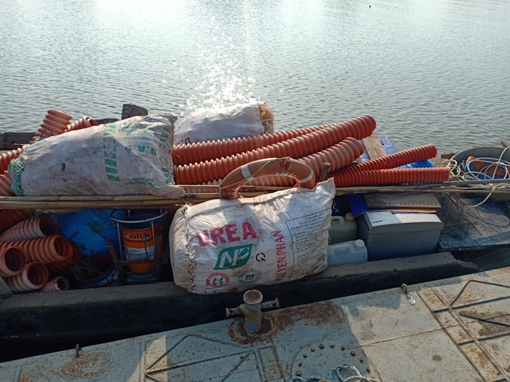 Dùng xuồng trộm tài sản tại các công trình bờ kè