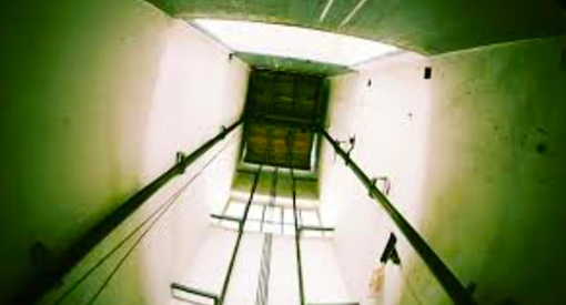 Đứt cáp thang máy, 3 người thương vong