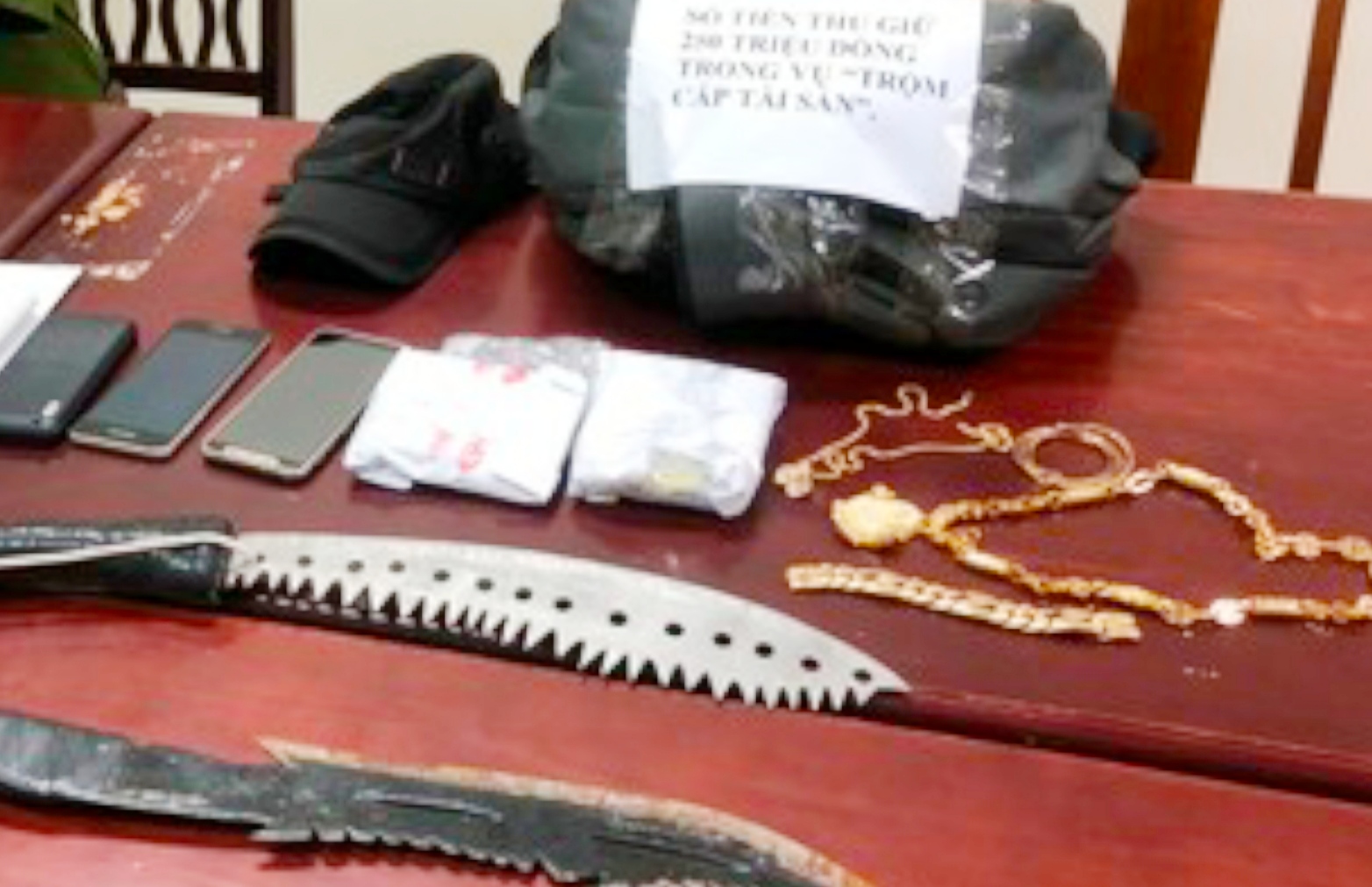  "Khoắng" được 450 triệu, tên trộm 15 tuổi xài hơn 200 triệu trong vài ngày