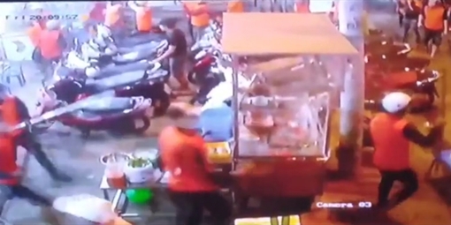 Gần 200 đối tượng mặc áo cam cầm hung khí quậy phá quán ốc