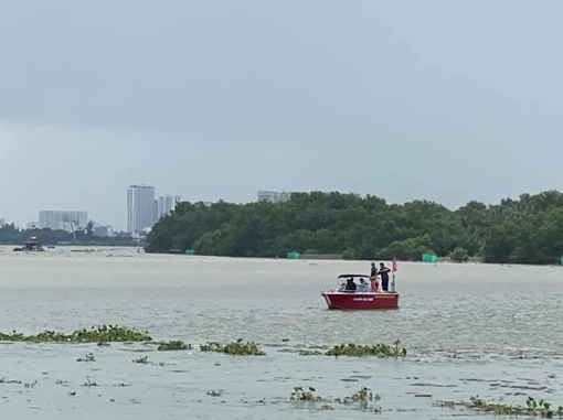 Nhảy khỏi xe máy bạn đang chở lao xuống sông tự tử