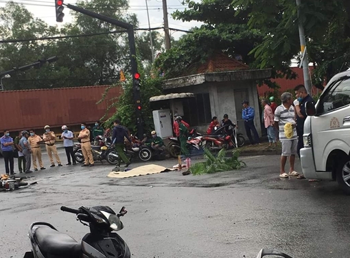 Truy tìm xe đầu kéo gây tai nạn khiến 2 người thương vong