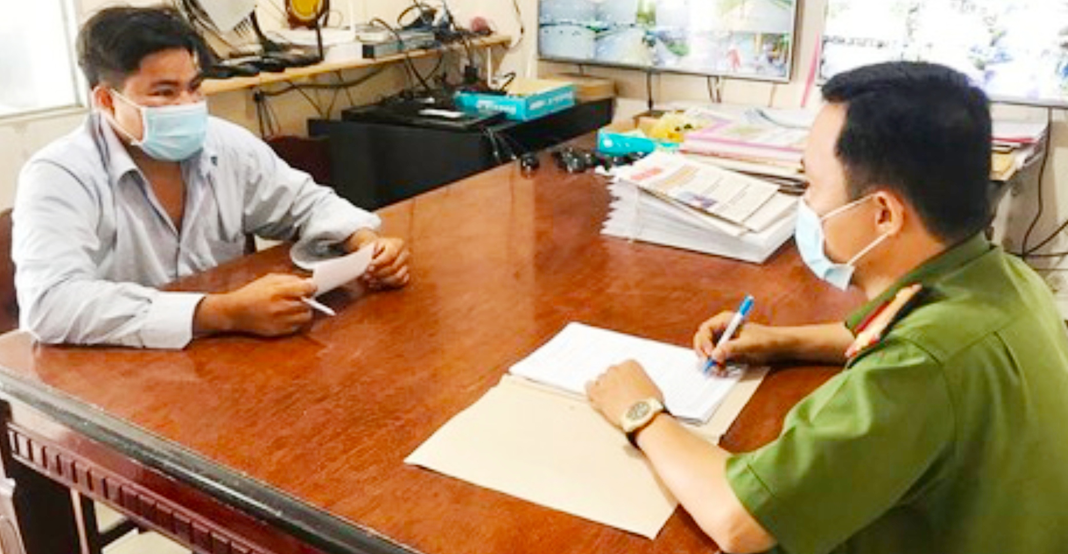 Trốn nợ rồi hoang báo bị cướp tiền vàng