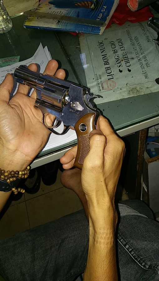 Bảo vệ bệnh viện cho vay lãi, tàng trữ súng, đạn bán kiếm lời