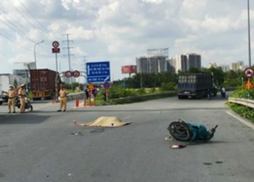 Bị xe đầu kéo tông tử vong khi vừa rời khỏi đám tang