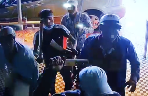 Bắt 12 đối tượng đập phá quán karaoke để đòi tiền... bảo kê