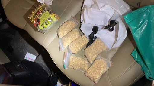 Bắt cặp đôi dùng ô tô vận chuyển 1.800 viên ma túy tổng hợp