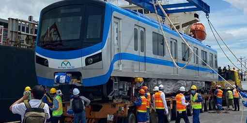 Cận cảnh hình ảnh 3 toa tàu đầu tiên của tuyến metro số 1