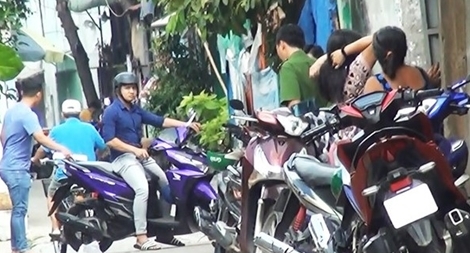 Chạy vào phòng trọ trốn vẫn bị đánh tử vong