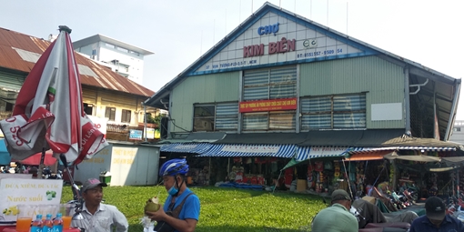 Trưởng ban quản lý chợ Kim Biên bị nam nhân viên đâm tử vong