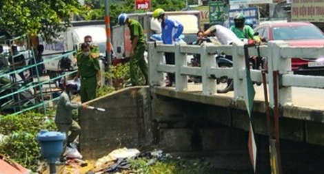 Người đàn ông  tử vong bất thường dưới gầm cầu