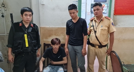 Cảnh sát quyết liệt truy đuổi 2 tên cướp giật nghiện ma túy