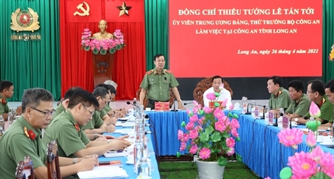 Thứ trưởng Lê Tấn Tới kiểm tra công tác tại Công an tỉnh Long An
