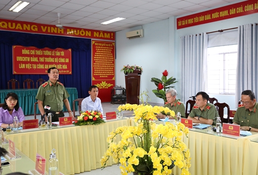 Thứ trưởng Lê Tấn Tới kiểm tra công tác tại Long An