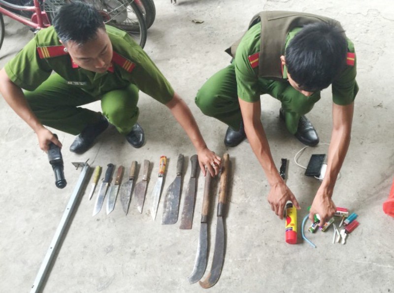 Câu trộm cá, mang dao, gậy giải quyết  mâu thuẫn