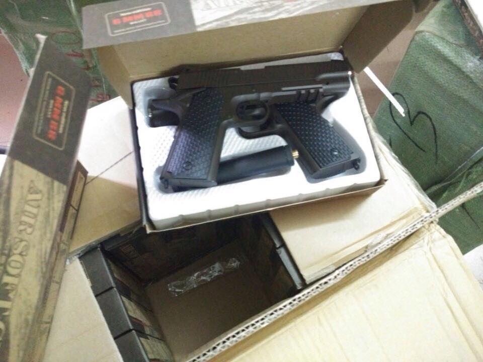 Đã xác minh chủ lô hàng 108 khẩu súng giả 