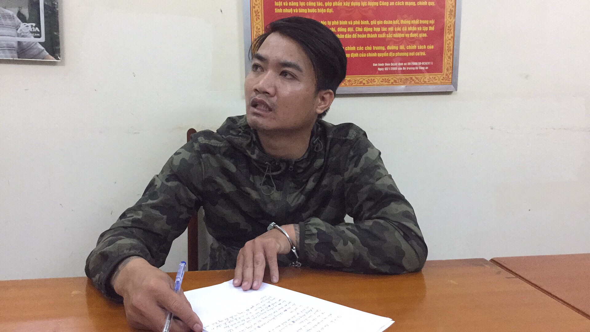 Đối tượng bị truy nã trong đường dây vận chuyển 490 bánh heroine sa lưới