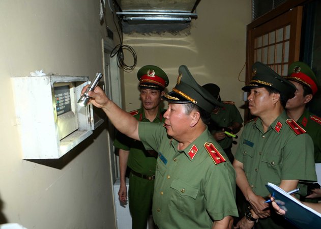 Tạm đình chỉ hoạt động 2 tòa nhà chung cư tại Hà Nội