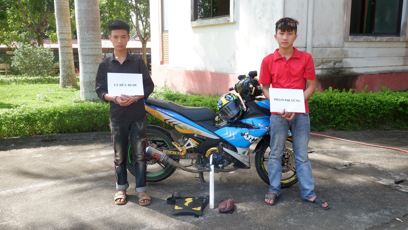 Thua cá độ bóng đá, mang dao đi cướp giật tài sản 