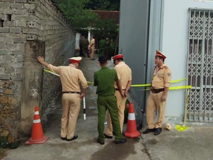 Lên cơn tâm thần sát hại mẹ rồi ôm con định thả từ tầng 3 xuống đất