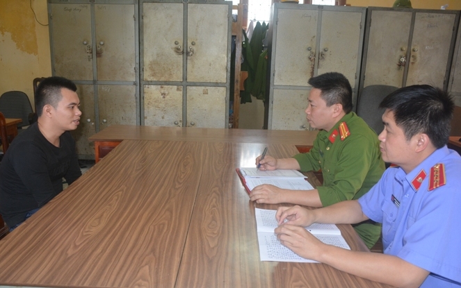 Tạm giam  đối tượng dùng súng tự chế bắn tài xế cướp taxi 