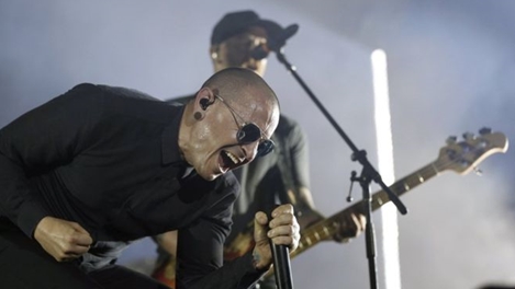 Thành viên nhóm nhạc rock nổi tiếng thế giới Linkin Park đột ngột qua đời ở tuổi 41