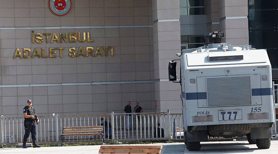 Đấu súng bên ngoài tòa án ở Istanbul, cảnh sát bắt giữ 20 đối tượng