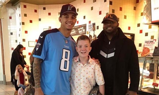 Hàng loạt sao Mỹ lên tiếng bảo vệ cậu bé bị chế giễu tại trường học