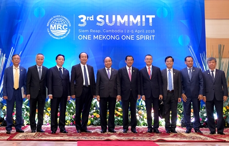 Thủ tướng Nguyễn Xuân Phúc gặp Thủ tướng Lào và Thủ tướng Campuchia