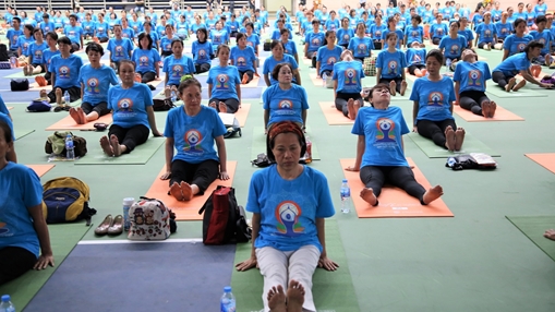 Ấn tượng 1.500 người đồng diễn Yoga tại Hà Nội