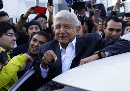 Tổng thống Mỹ chúc mừng chiến thắng "người đồng cấp tương lai" của Mexico