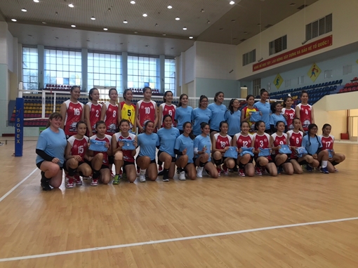 Vận động viên bóng chuyền Mỹ giao lưu tại Việt Nam