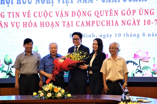 Gần 1 tỷ đồng quyên góp ủng hộ nạn nhân hỏa hoạn tại Campuchia