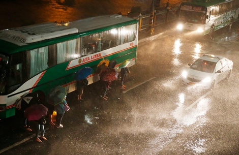 Siêu bão Mangkhut thổi bay miền Bắc Philippines với sức gió 120 km/giờ 