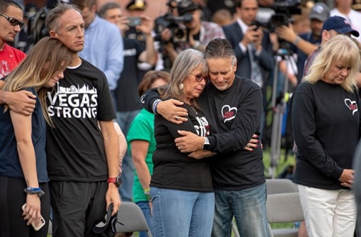 Nước Mỹ tưởng niệm 1 năm vụ xả súng tồi tệ nhất trong lịch sử