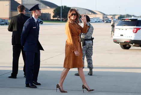 Đệ nhất phu nhân Mỹ lần đầu tiên một mình đến châu Phi