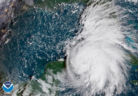 Mỹ huy động Vệ binh quốc gia sơ tán dân trước thềm siêu bão