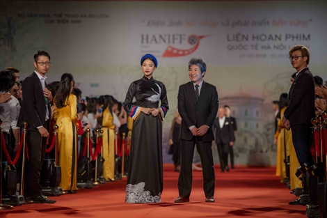 Sao Việt rạng rỡ trên thảm đỏ  LHQ quốc tế Hà Nội lần thứ V