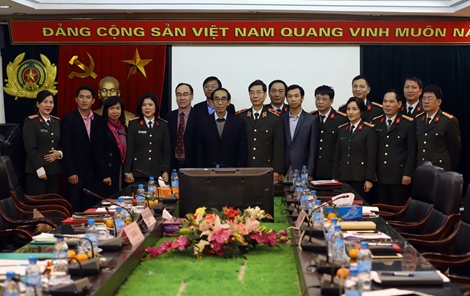 Báo Công an nhân dân chia sẻ kinh nghiệm cùng Tạp chí Aloumai của Lào