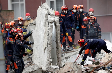 Vụ sập nhà tại Istanbul: Ít nhất 35 người thương vong