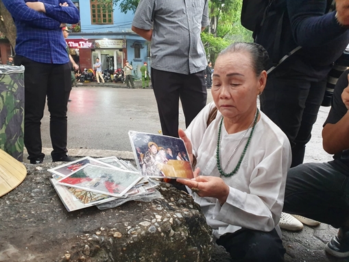 Người dân Hà Nội đội mưa tiễn đưa Đại tướng Lê Đức Anh