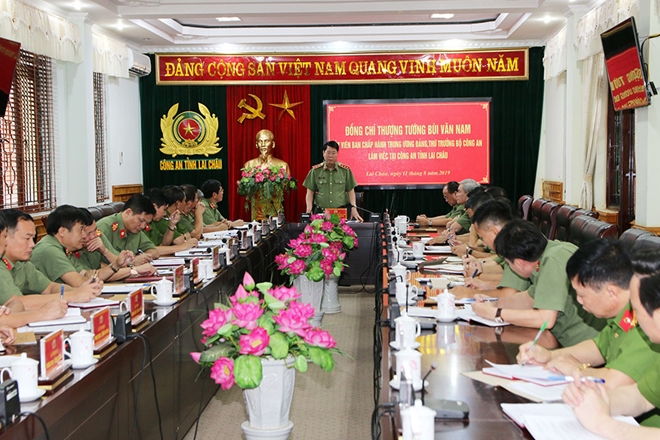 Deputy Minister Bui Van Nam works with Lai Chau Provincial Police ...