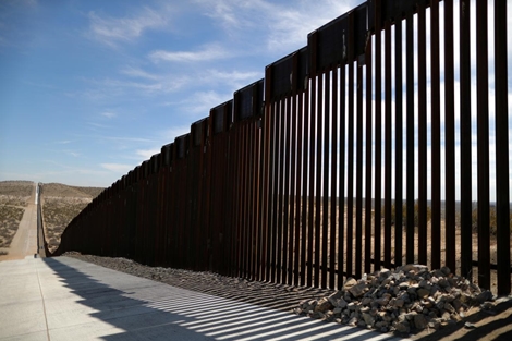 Trường học, bệnh viện quân sự tại Mỹ bị rút vốn để xây bức tường biên giới
