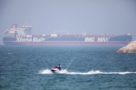 Tàu gắn cờ Anh cập bến Dubai sau căng thẳng tại Vùng Vịnh