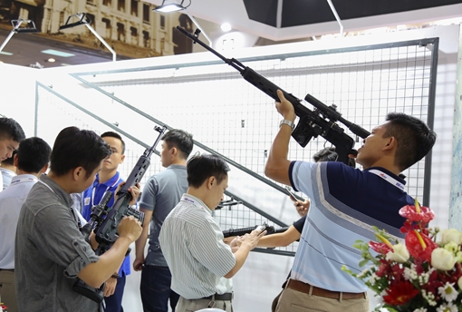 Dàn thiết bị an ninh, quốc phòng "khủng" quy tụ tại Hà Nội