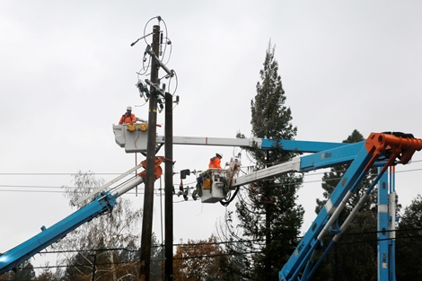 Gần 1 triệu ngôi nhà ở California bị cắt điện do nghi ngại cháy rừng