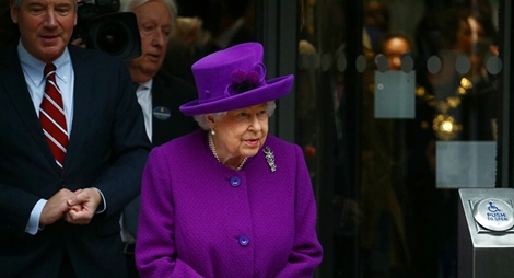 Nhân viên Điện Buckingham nhiễm COVID-19, Nữ hoàng Anh chuyển sang cung điện khác