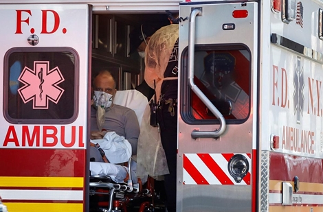 COVID-19 có thể giết chết đến 200.000, Mỹ gia hạn lệnh cách ly 