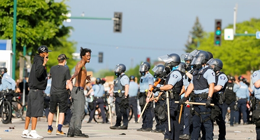 Bất ổn gia tăng sau vụ người đàn ông da màu bị ghì cổ đến chết tại Mỹ